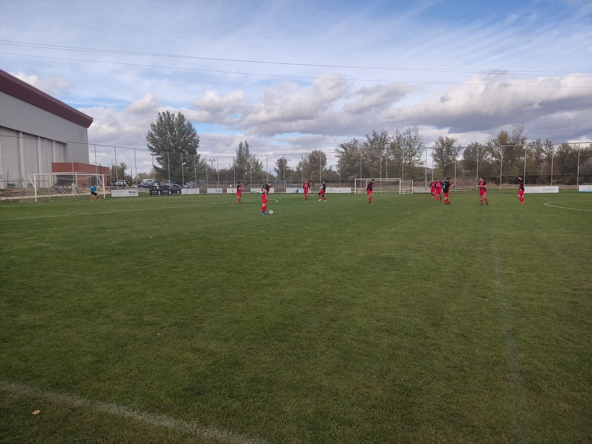 NewParkCF's tweet photo. Primera alineación del año:
Jorge
Celix Vity Picón Juanillo
Tasso Guti Martínez Diego
Pascu Kapi
#trofeociudaddeburgos
#sidaslavueltaalmarca https://t.co/Y8OTAWQ8US