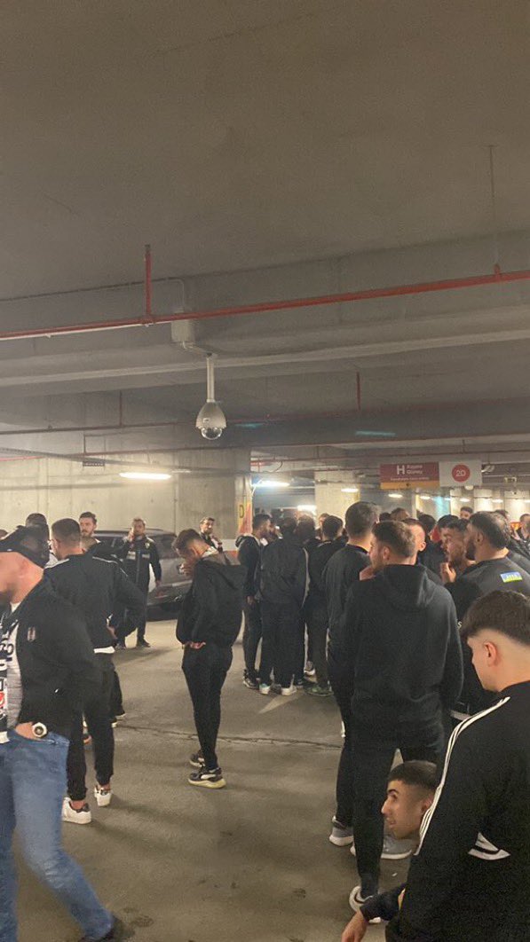 Maç öncesi yanında çocuk olan ailelere saldıran Beşiktaş taraftarları Ali Sami Yen Rams Park'a alınmadı.

Şahıslar hakkında 6222 sayılı kanun kapsamında işlem başlatıldı ve karakola götürüldüler.