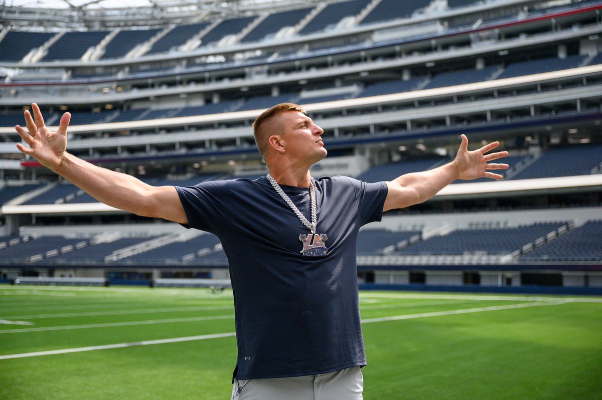 Rob Gronkowski tweet media