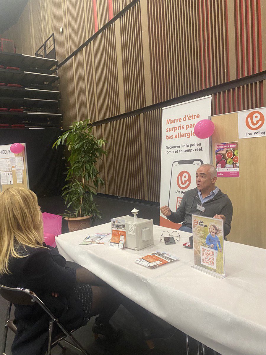 ATaquillain's tweet photo. Cet après-midi, au rdv de la santé de #Courbevoie : sensibilisation au dépistage du cancer du sein, capteurs de prévention des allergies aux pollens et échanges avec les associations engagées dans le handicap.
@bvsh92 @laliguecancer
#handipartage https://t.co/f9tDb9KiVs