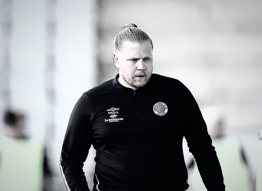 Gör idag min sista match i KIF efter 16 år och 300 seriematcher som spelare och ledare. Många fina minnen. Många spelare/ledare jag vill tacka. Men samtidigt en del personer som måste bort från klubben för att den ska ta nästa steg och utvecklas. Önskar klubben all lycka i framåt