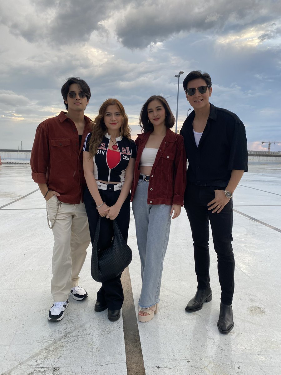 kdestrada_'s tweet photo. thank you, Bacolod and thank you to all our Solids 💙💖 and Sweethearts 🤍 

mabubuo din kami sa next show 🎤

#PiraPirasongParaiso 🔪🧩 https://t.co/FBBWi9dDTz
