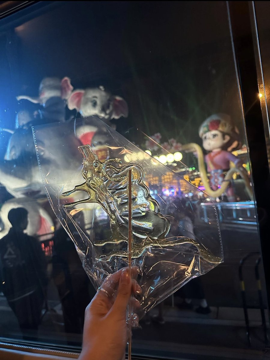 bwnj_snaps's tweet photo. #Netsiraphop broadcast trans
#NetJamesEngTrans
🖤today I wanna share something with you
🖤I'm not sure what is this called but it's a kind of candy
🖤 Net's candy is a cow. Because I'm born in the year of ox https://t.co/AQtwt7oxKs