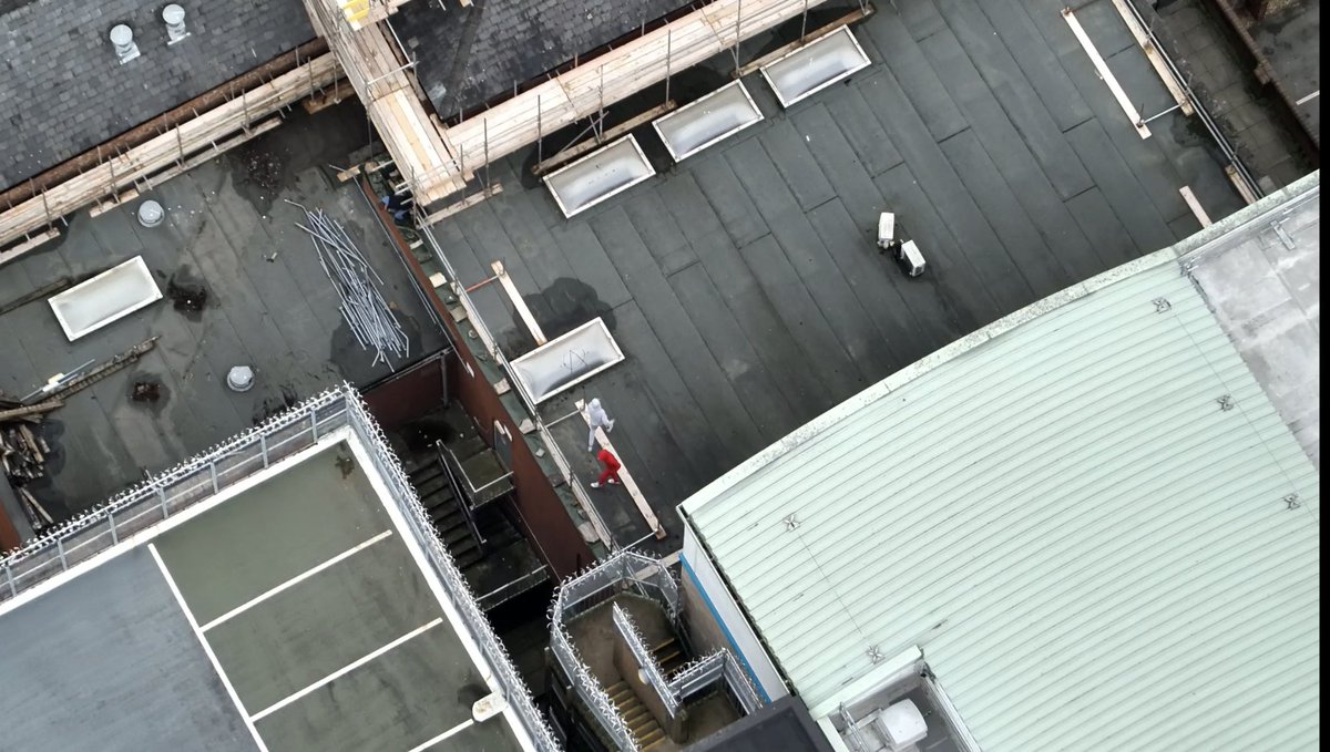 Officers from @LincsSpecials deployed to concern for safety in #lincoln. 3 x youths on the roof of a cinema. Once they saw the drones they quickly came down & were tracked going in to a nearby restaurant. Officer guided in advice given.