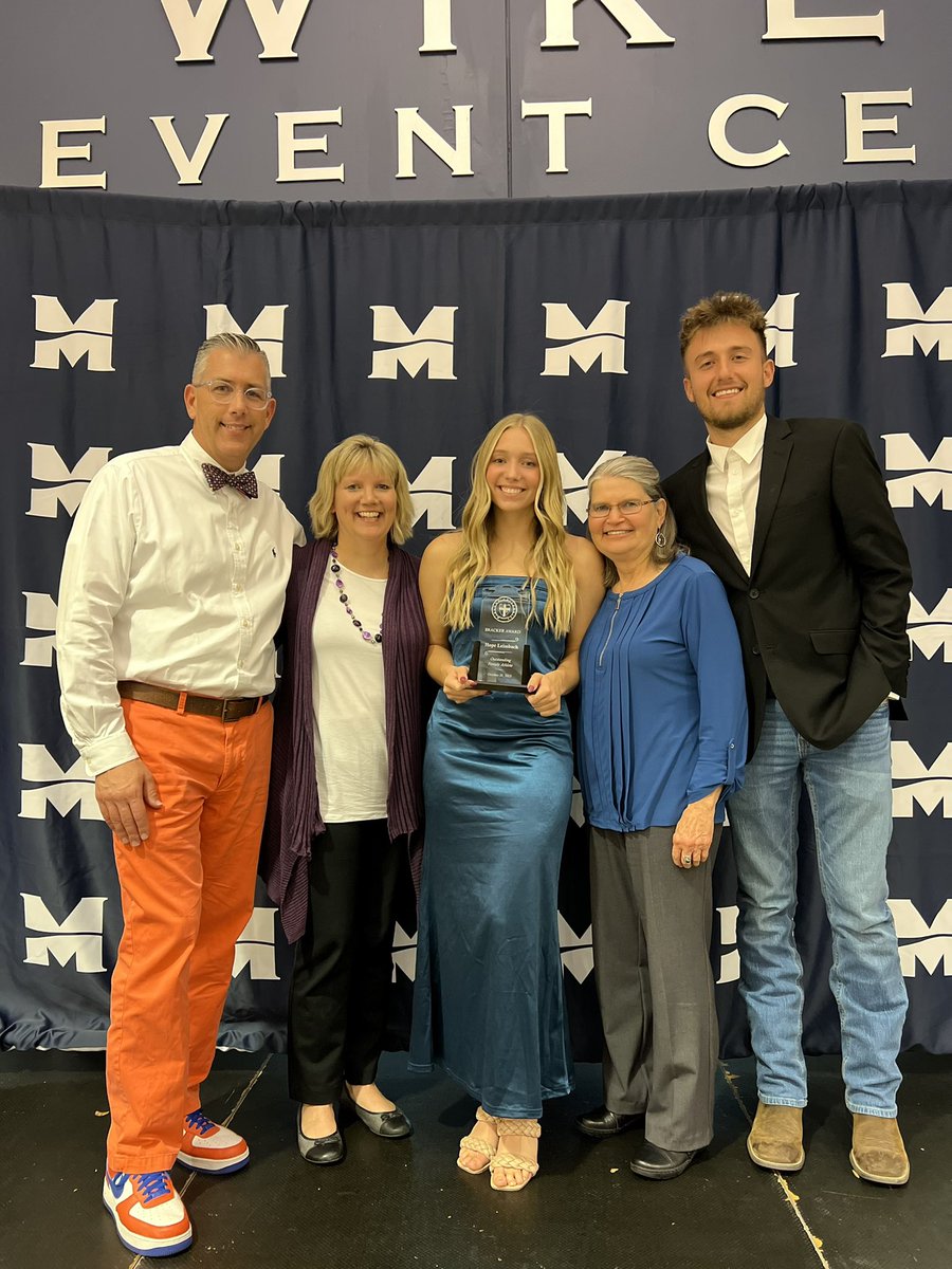 leimbach_stacy's tweet photo. Congratulations @hopeleimbach2 on receiving  the Bracker Award! Always fun to celebrate you and see @leimbachj in the Orange pants! 🧡 Forever grateful for @Midland_VBall 🏐 #outstandingfemaleathlete https://t.co/MrJF0FJKhx
