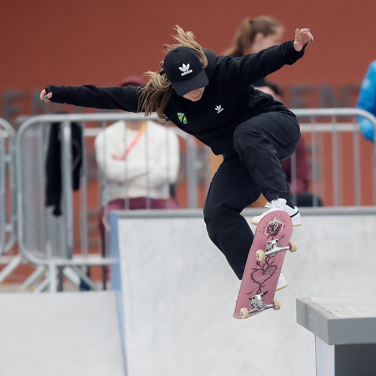 JogosOlimpicos's tweet photo. SÃO ELAAAAS! DOBRADINHA DO 🇧🇷!
@rayssaleal e @Pamelarosaskt são 🥇 e 🥈 no Skate Street no Pan de @santiago2023! O Brasa é o país do 🛹, não tem jeito!
Parabéns! 👏👏👏 @timebrasil @cbskoficial #RoadToParis2024
📸: Alexandre Loureiro/COB https://t.co/7OEKulzhYH