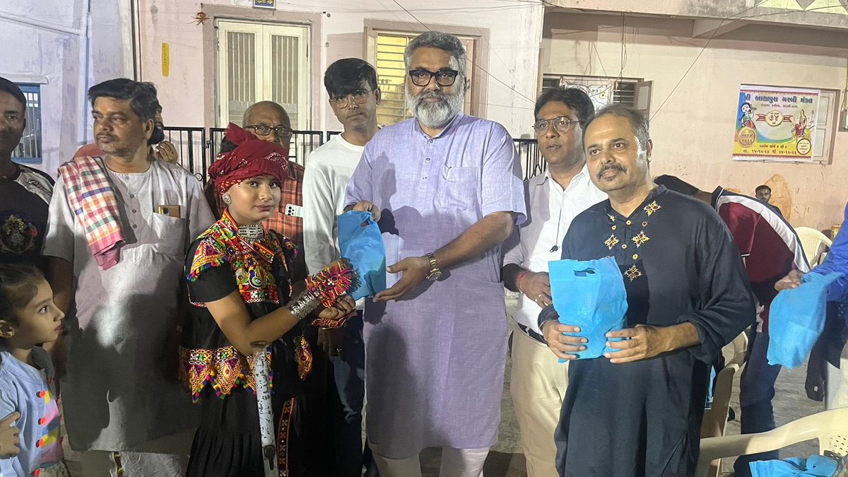 aniruddhdavebjp's tweet photo. “સાઈકલ ક્લબ માંડવી” દ્વારા બાળકો મા સાઈકલ પ્રત્યે લગાવ રહે અને ચલાવે તે માટે નાની બાળ કુમારિકાઓ ના સાઈકલ ગરબા નું આયોજન કરી તેમની પૂજા કરી.
#2MandviVidhanSabha https://t.co/wv5sKgWRMT