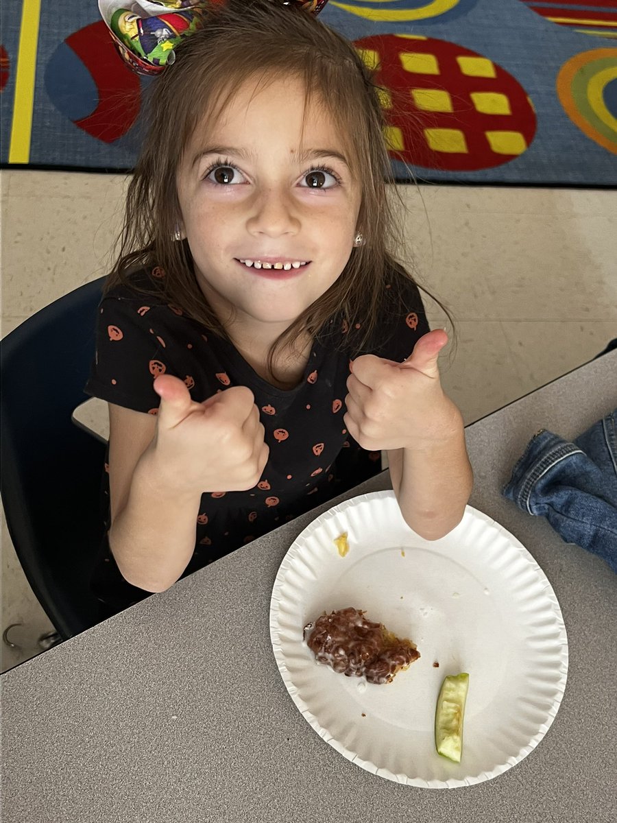 Last week we read all kinds of apple books, and I found out my students had no idea what an apple donut was! Soooo…apple fritters for everyone! #makingconnections #kinderfun @ParkwayBulldogs