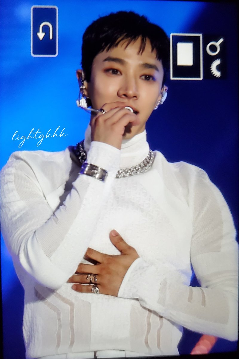 LightGK_HK's tweet photo. 1021 BUSAN ONE ASIA FESTIVAL
#AroundUsEnt #HIGHLIGHT #이기광 #기광 @900_330 https://t.co/DTEaNalB50