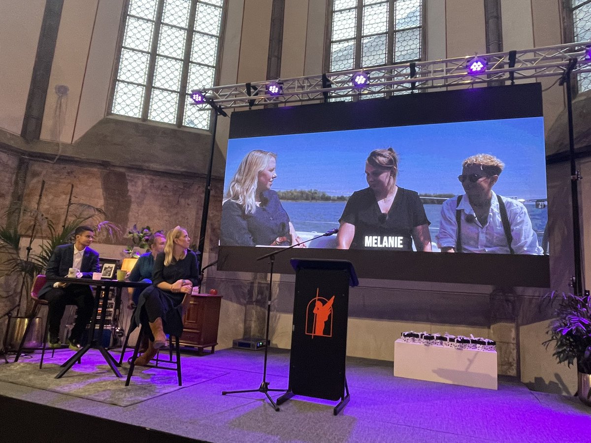 TheoRietkerk's tweet photo. Gisteren in aanwezigheid van oa >100 Maatjes en 96 studenten in de organisatie namens @Landstede een bijdrage geleverd aan 20-jarig jubileum van @MaatjeopMaat :”Omzien Op Ooghoogte” m.m.v. @dickdenbakker #FennaEefting @birgitweet @michielwill @phsnijders @nabilsahhar #ontmoeten https://t.co/NCH6BrOXit