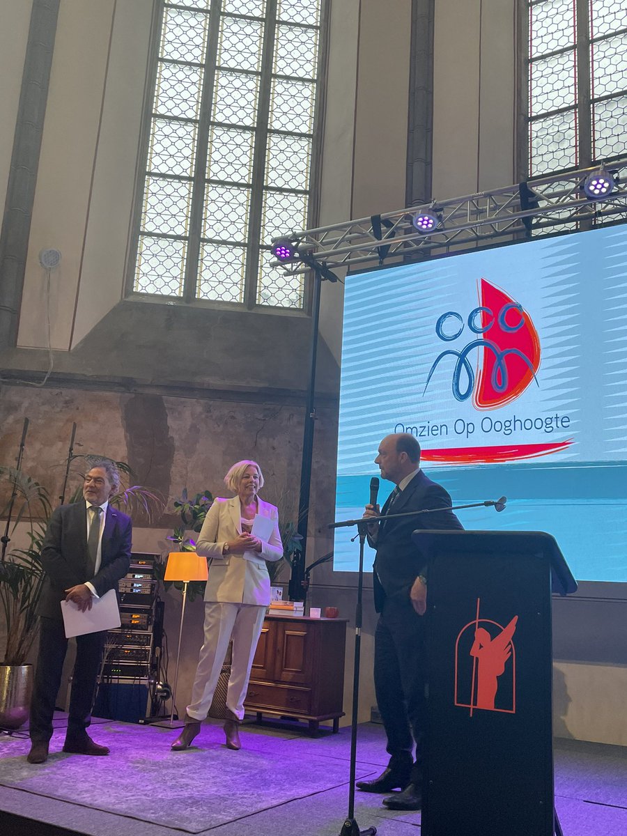 TheoRietkerk's tweet photo. Gisteren in aanwezigheid van oa >100 Maatjes en 96 studenten in de organisatie namens @Landstede een bijdrage geleverd aan 20-jarig jubileum van @MaatjeopMaat :”Omzien Op Ooghoogte” m.m.v. @dickdenbakker #FennaEefting @birgitweet @michielwill @phsnijders @nabilsahhar #ontmoeten https://t.co/NCH6BrOXit
