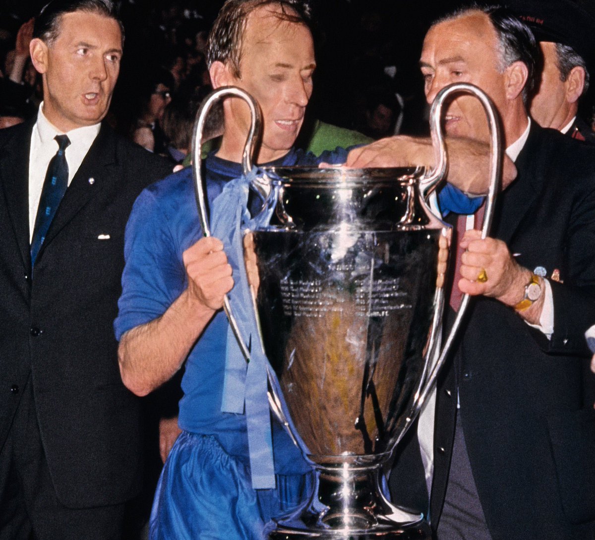 MarkClemo31's tweet photo. The greatest, pure and simple RIP Sir Bobby 🇾🇪🏴󠁧󠁢󠁥󠁮󠁧󠁿 https://t.co/St6VQeMAly