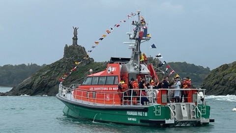 JJ_Gaouyer's tweet image. 😏  🌊🌊🌊🌧🌧🚤 J'étais ravi et fier d'accompagner ce matin Morgane et  Thibaud Levrier:  collègue et bénévole @SauveteursenMer @SaintMaloVille pour immortaliser le baptême du #PourquoiPas3 🙏 Très bel événement.
#Émotions #Collectif #SensDuDevoir

Powered by  #Orange5GLab 🟧