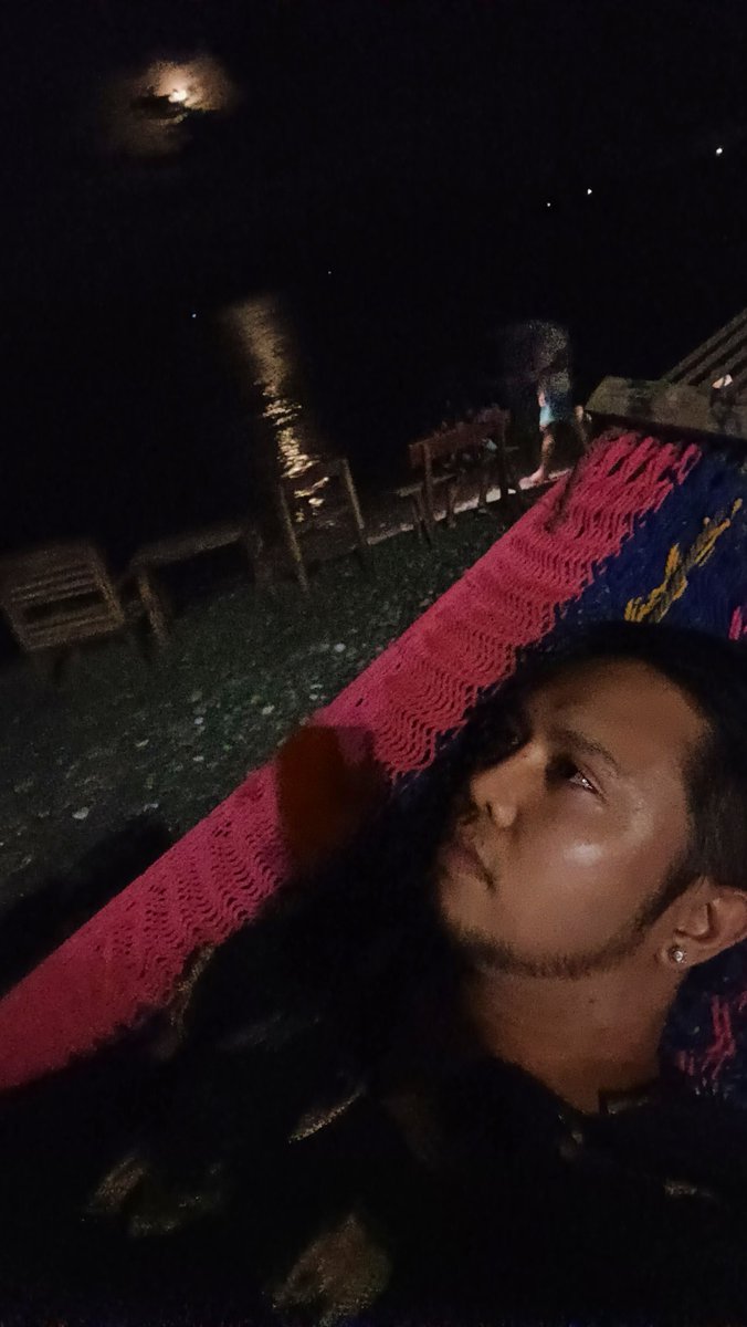 BedayoJobet's tweet photo. Me and the Moon https://t.co/m8UpBBMUDQ