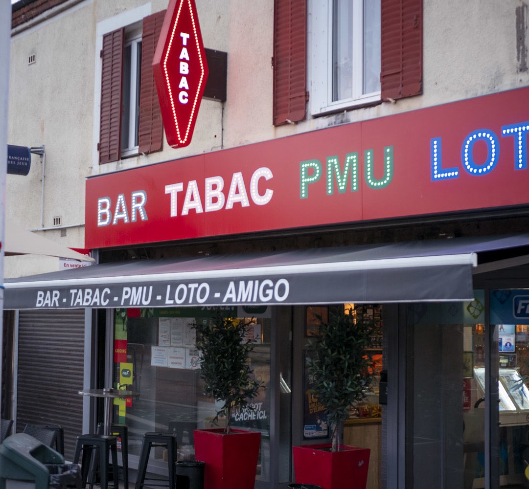 QuentinMrn's tweet photo. Les fameux pubs français https://t.co/OmswFlOhwX