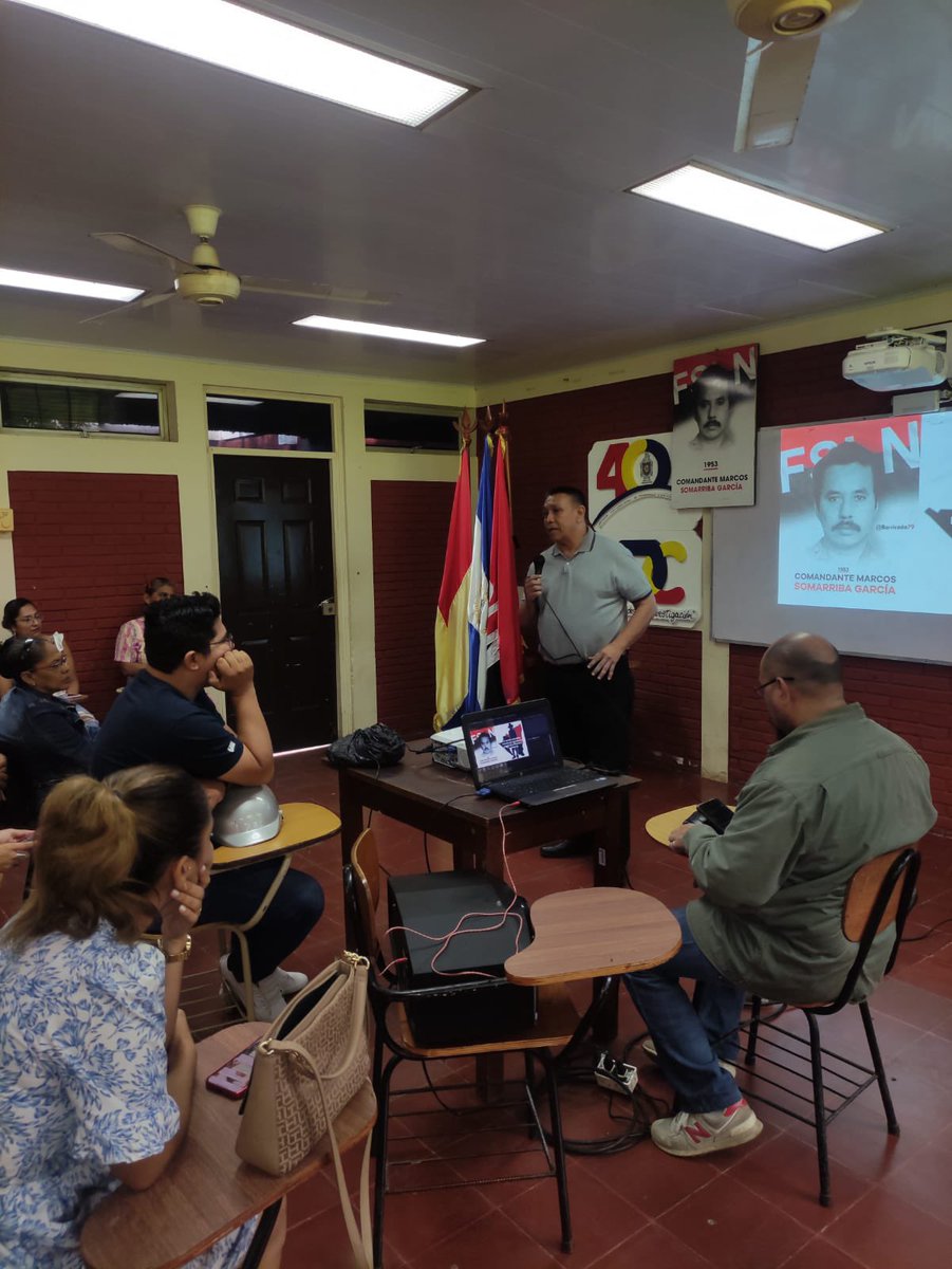 UVMarcosSomarri's tweet photo. #FSLNOctubreVictorioso

“Vamos adelante, nos sentimos contentos y agradecidos a Dios, orgullosos de ser Nicaragüenses, buenos Nicaragüenses, socialistas y solidarios” Cra. Rosario Murillo 

Asamblea de militantes sandinistas de nuestra #UVMarcosSomarriba  ❤️🖤 https://t.co/7qJN7xNMiU