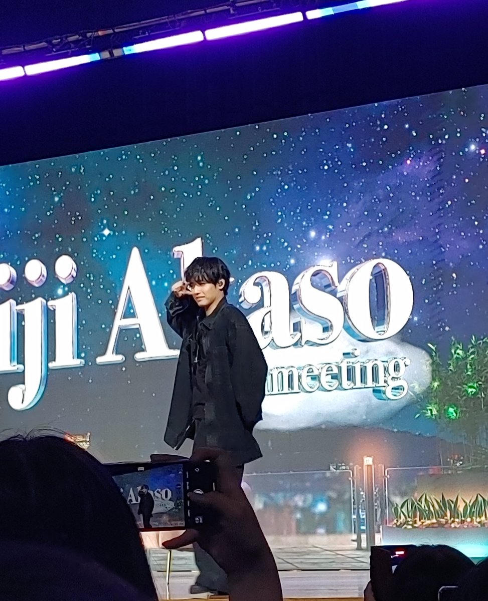 erm564's tweet photo. 아니 잠시만 좀 들어보세요 제가 배터리가 없어서 꺼두고 잇엇는데 갑자기 다가온 포토타임 그런데 내 구역부터 포즈를 잡아주어서 다급하게 찍은 사진은 이미 이렇게 지나가고잇엇고 그래도 고맙다고
얼���뚱땅 엠지샷두 찍엇네 https://t.co/cbweTtfMWl