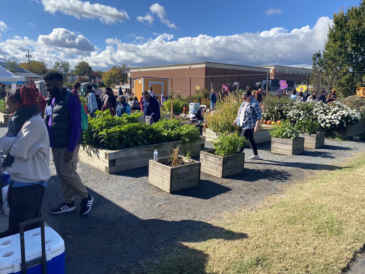HillcrestWard7's tweet photo. #fallfestival at #kellymiller it’s a beautiful day too. They’re here until 2. #dreamingoutloud https://t.co/xUI24PHDvD