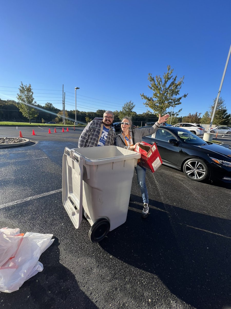 ornlfcu's tweet photo. Thanks for coming out for Shred Day! π β»οΈ
#creditunions #cudifference #shredday #communityshredday #easttennessee https://t.co/CwlBqMUxjC