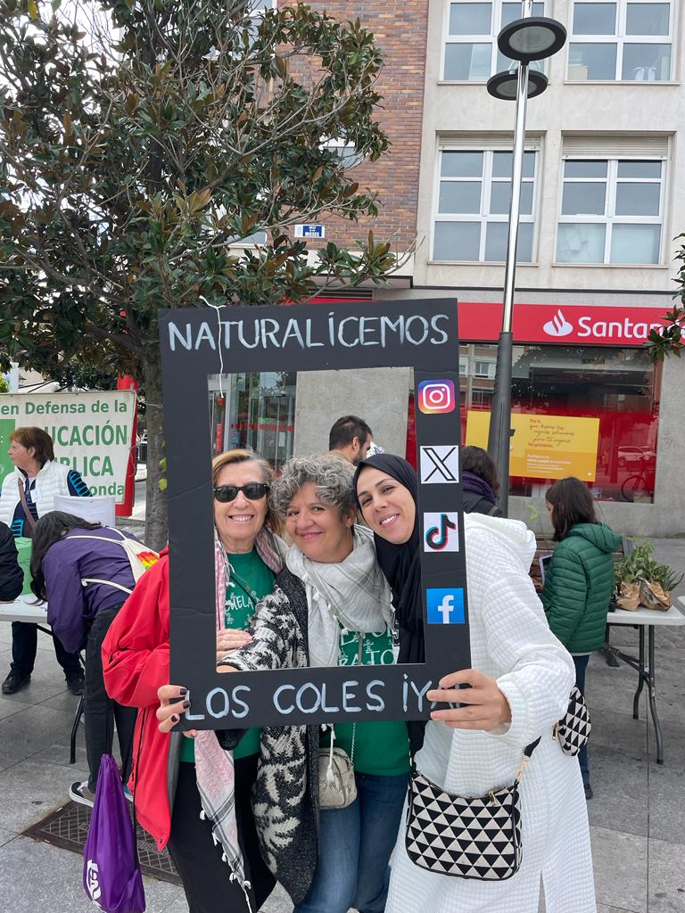 Hoy en la calle #intercambo d #esquejes🌴🌱🍀 por una #naturalizacion 🍀de los coles de #Majadahonda, hemos recogido muchiiiiiisimas firmas, colaborando con <a href="/asvecmajada/">Asociación Vecinal de Majadahonda</a>