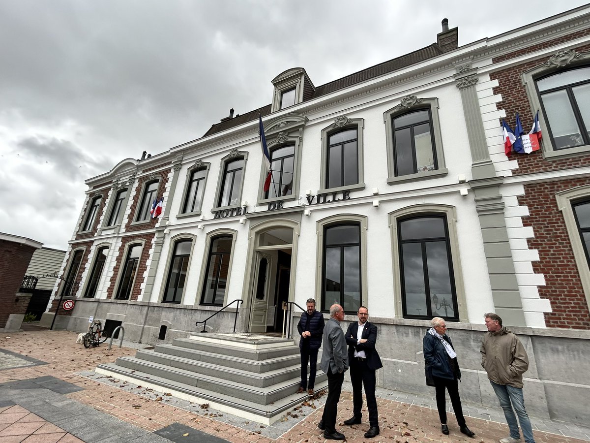 jhoussin's tweet photo. À #Bousbecque à l’occasion des portes ouvertes marquant la fin des travaux de rénovation de l’Hotel de Ville. Soutenu par @departement59 dans le cadre des #ADVB @christianpoiret https://t.co/uTTTpDiYEf