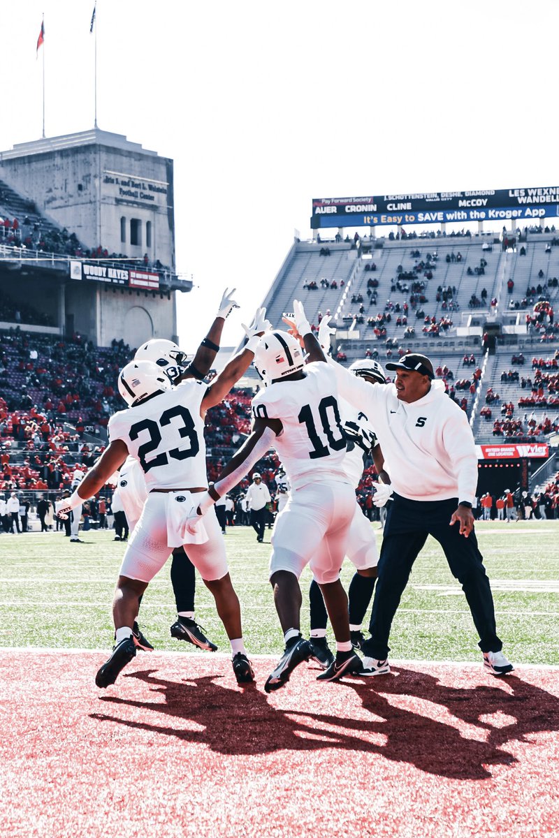 PennStateFball's tweet photo. #LawnBoyz @ the Shoe 👟🔥 https://t.co/CdixKfbYhH