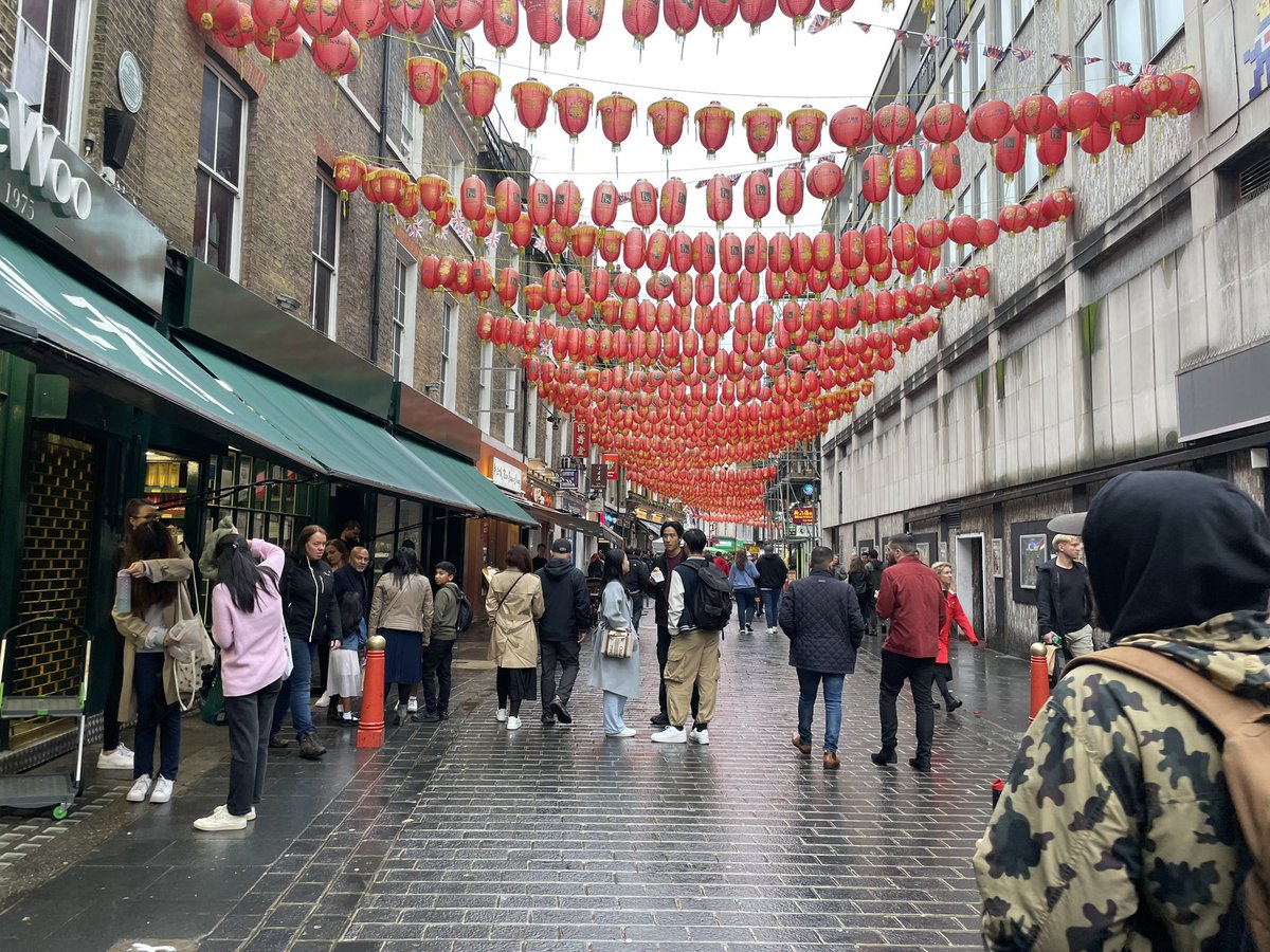 RuthMayorcas's tweet photo. These streets used to be thru routes for #motortraffic. Anyone want them opened back up? @LDN_LS @carfreedayLDN @V0LDN #LTNs. https://t.co/gJVv5EMEvt
