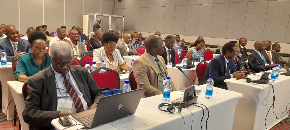 Les activités de ce Dialogue de Haut Niveau, qui a vu la participation des décideurs politiques, les experts régionaux, les chercheurs, les cadres des différents ministères, le secteur privé &amp; les entrepreneurs, ont été lancées par le Secrétaire Permanent Pr. Frédéric Bangirinama