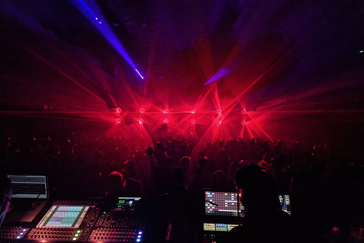 MinuitUneFr's tweet photo. 🇧🇪- Nuit Sonore, Richie Hawtin dj set at the Bozar Brussels venue, 12 IVL Photon

⚙️ Fixture: IVL Photon
💡 Light Designer: Rebecca Sanchez
✨ Light Operator and programmator: Denis Yachmenyov
📸 Credit : Minuit Une &amp; Johannes Kraeme

#minuitune #ivlphoton #brussels #lightdesign https://t.co/TUB03Y2yj7