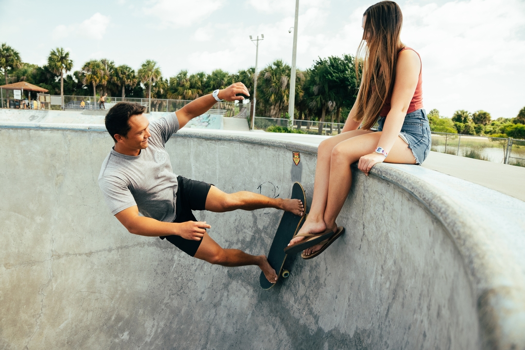 freestyle_watch's tweet image. Let the good times roll with @freestylewatches ⚡🛹🤙 

🦈: #sharkwatch Two Tone Turtle x Mini Pixie Chips
📷: @tylersfilming
_
#myfreestylewatch #skateeveryday #skatestyle #skateallday #watchpics #watchgram #surfskate #islandtime #islandlife  freestyleusa.com/collections/sh…