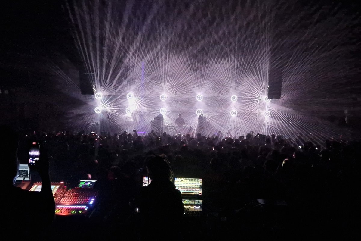 MinuitUneFr's tweet photo. 🇧🇪- Nuit Sonore, Richie Hawtin dj set at the Bozar Brussels venue, 12 IVL Photon

⚙️ Fixture: IVL Photon
💡 Light Designer: Rebecca Sanchez
✨ Light Operator and programmator: Denis Yachmenyov
📸 Credit : Minuit Une &amp; Johannes Kraeme

#minuitune #ivlphoton #brussels #lightdesign https://t.co/TUB03Y2yj7