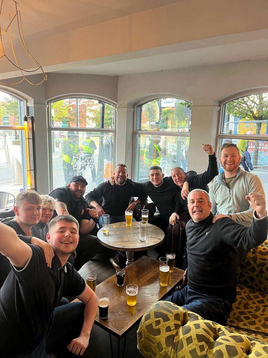 omski99's tweet photo. Buxton Reds hit Sheffield 🍻🇾🇪 #mufc https://t.co/d4YEtpQmGS