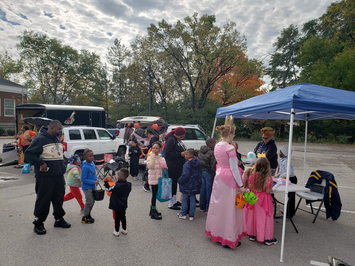 CollegeHillCPS's tweet image. Our College Hill PTO is off to an amazing start with the first annual &quot;Harvest Fest.&quot; Exciting events are coming your way!