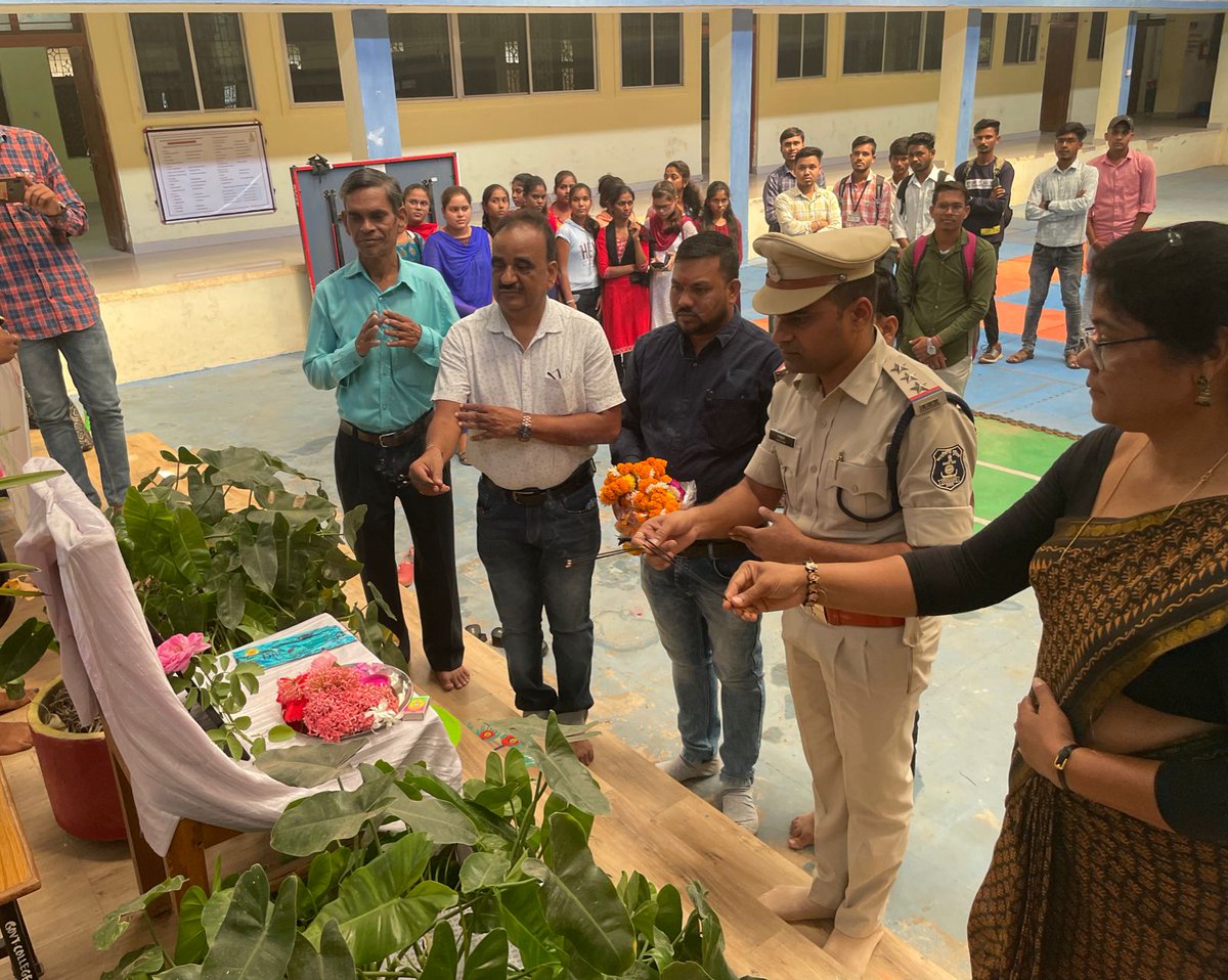 PMNSSPO's tweet photo. शहीद स्मृति दिवस के अवसर पर शासकीय महाविद्यालय पाटन में शहीदों को श्रद्धांजलि दी गई। @_NSSIndia @NssChhattisgarh @NSSRDBhopal @NssrdD @YASMinistry @nsshcyuCG @NSSUGCPDCG https://t.co/Bg3KjC6Cab
