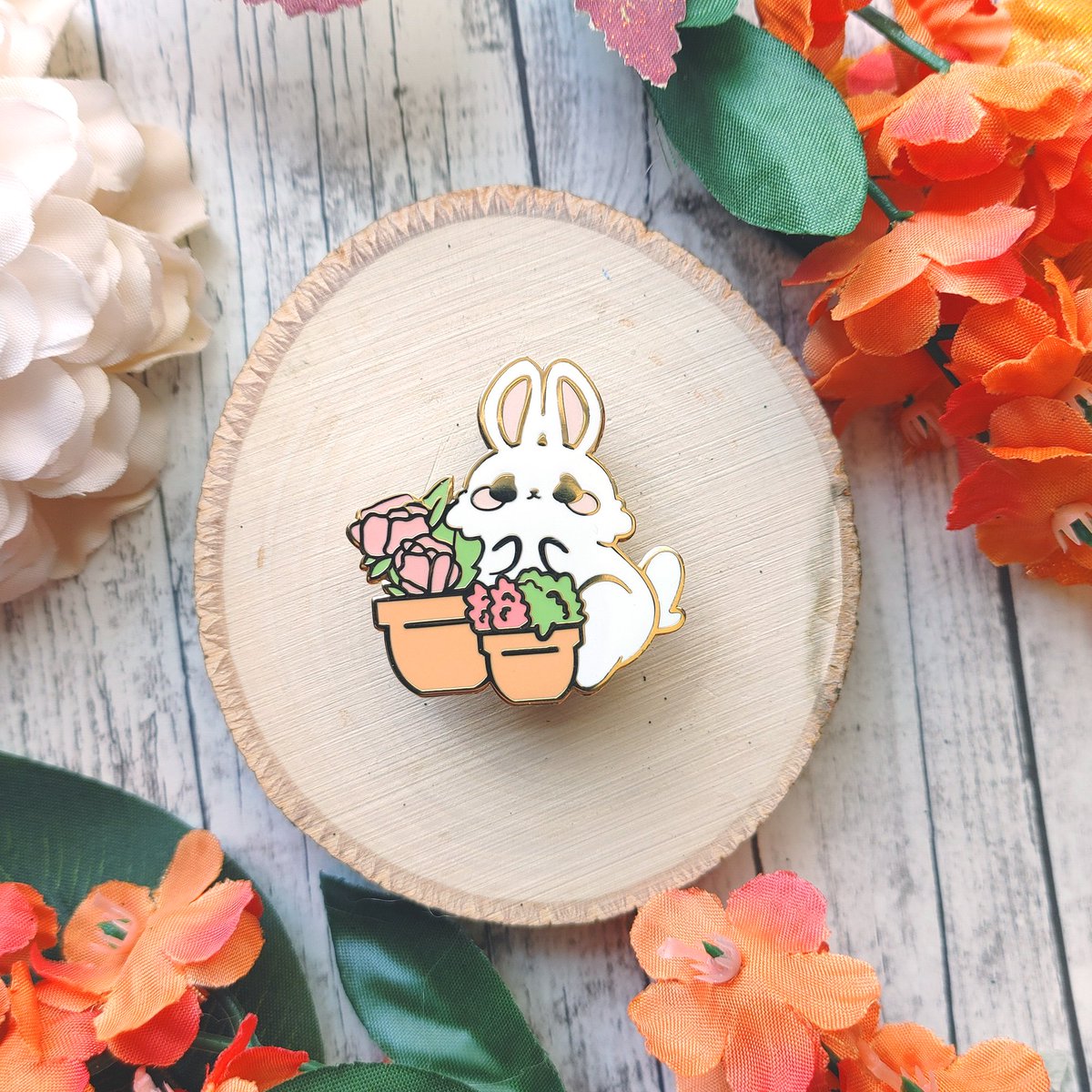 moonbrew_'s tweet photo. @LoppyRae Im Jun, I sell enamel pins and stickers with cute creatures and a 'witchy' lean
https://t.co/eCigicv5cf https://t.co/jpgqBh6zdj