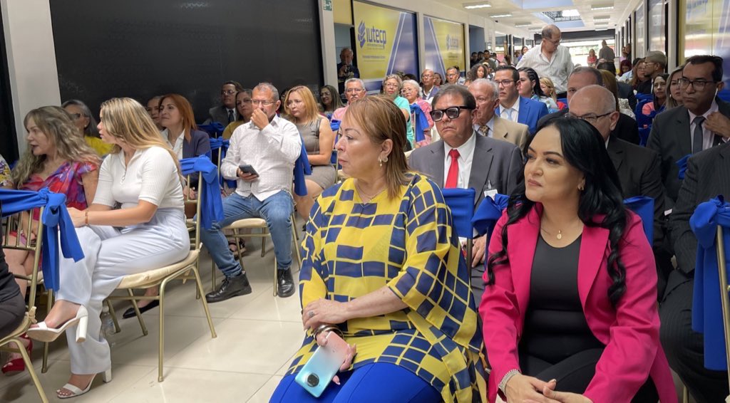 lilysosunam's tweet photo. Luego de la Rodada #SoyPoderosa vinimos a la inauguración del Instituto Universitario de Tecnología “ELÍAS CALIXTO POMPA” (IUTECP); abriendo un abanico importante de oportunidades para la formación de los Tigrenses 👏🏻♥️ Gran noticia para el #BienestarYProgreso de nuestra gente 👏🏻 https://t.co/KIPk348chZ