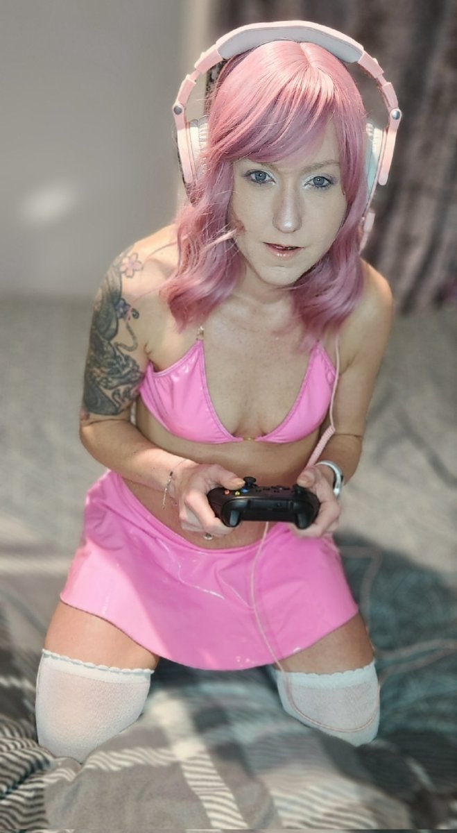 ReapersAngel1's tweet photo. Gaming weekend it's me or the xbox what would you prefer ❤️‍🔥 https://t.co/x99zkcNvJa