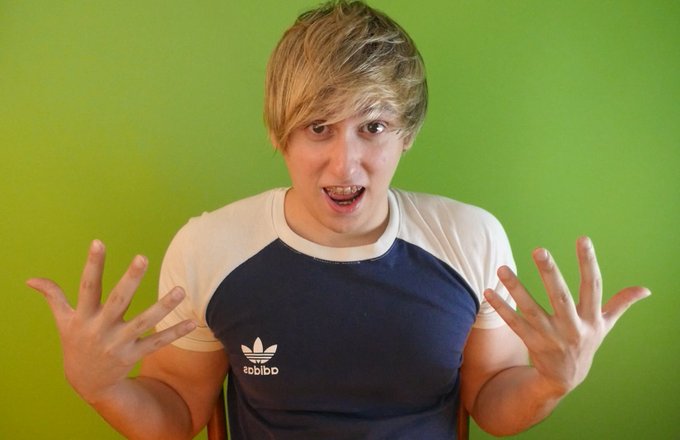 Today is my birthday I'm very happy! 🥳🍰 I will be celebrating with 50% OFF on my Onlyfans only for today