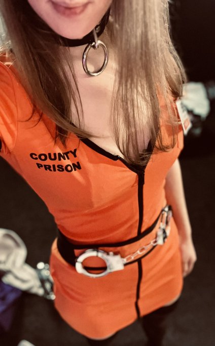 If you weren&rsquo;t in our show last night, you missed me chained to the ceiling in this outfit 🥵 don&rsquo;t miss<a href="/tag/mvsales"class="tags"><span>#mvsales</span></a>
