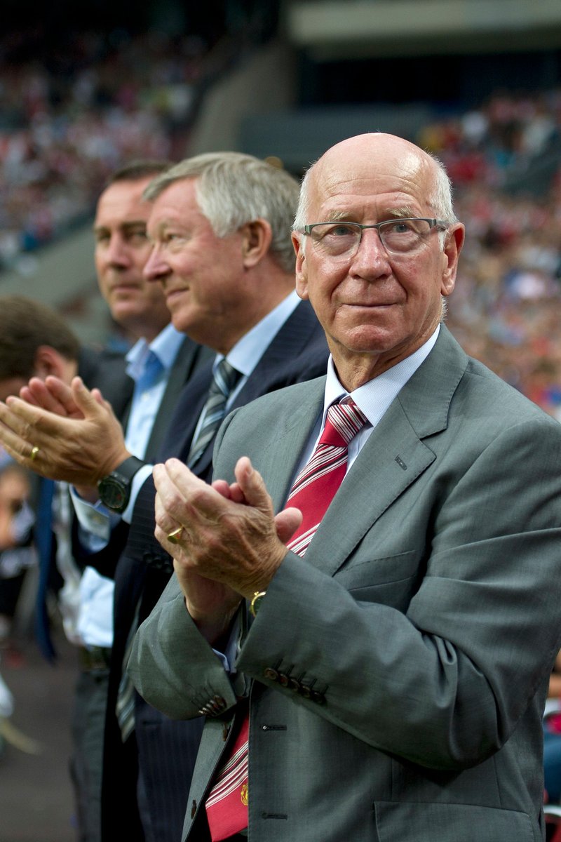 AFCAjax's tweet photo. A legend of the game.

Rest in peace, Sir Bobby Charlton. https://t.co/paLktD96DO