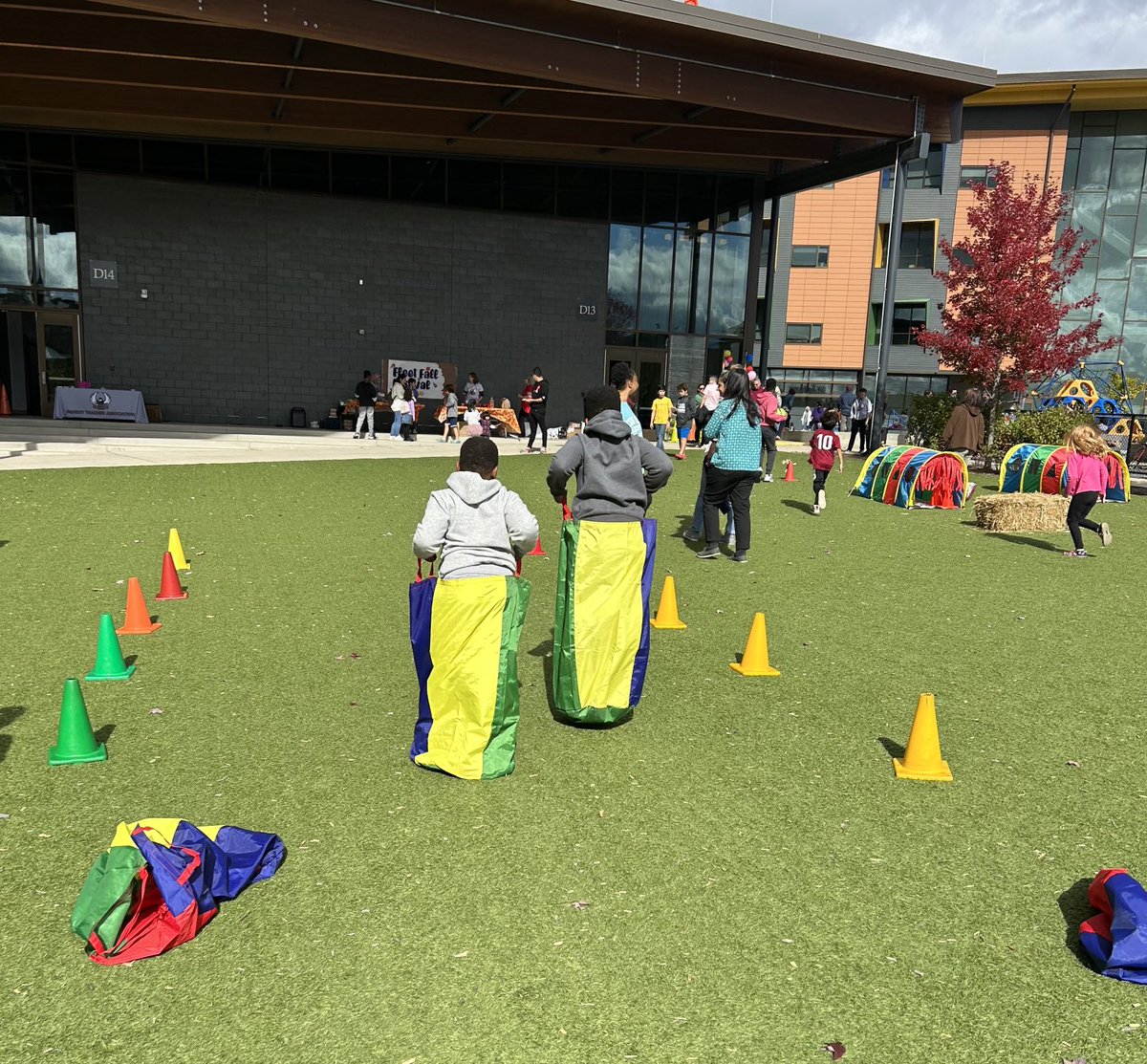 Fleet’s Fall Festival until 1pm! Come out to enjoy some Fall fun! ⁦<a href="/APS_FleetES/">Fleet ES</a>⁩ ⁦<a href="/Gildea_Jenn/">Jennifer Gildea</a>⁩