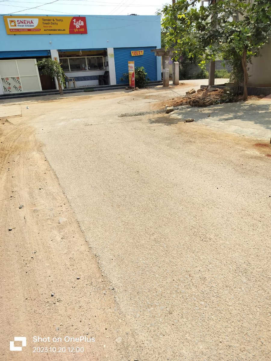 🚧 Urgent Road Safety Concern 🚧 Residents on the Santhosh Ngr to Ramakrishna Nagar road have taken it upon themselves to construct unauthorized speed bumps. Dis pose a safety risk and inconvenience to all. Requesting @nagaram_mcpl's swift action fr a resolution. 🙏 #RoadSafety