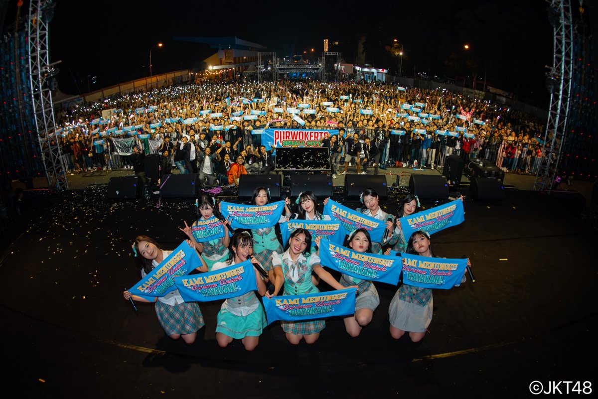 officialJKT48's tweet photo. Matursuwun nggo koe kabeh seng wes pada teka nang ART FEST Purwokerto! Ketemu maning kapan-kapan yak! https://t.co/T1haFk9yLY