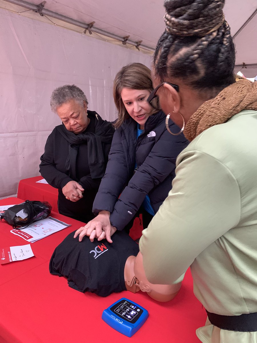 Learn the 2 steps that can save a life in the #HeartStrokeWalk Hands-Only CPR booth sponsored by @VMFHealth #CPRsaveslives