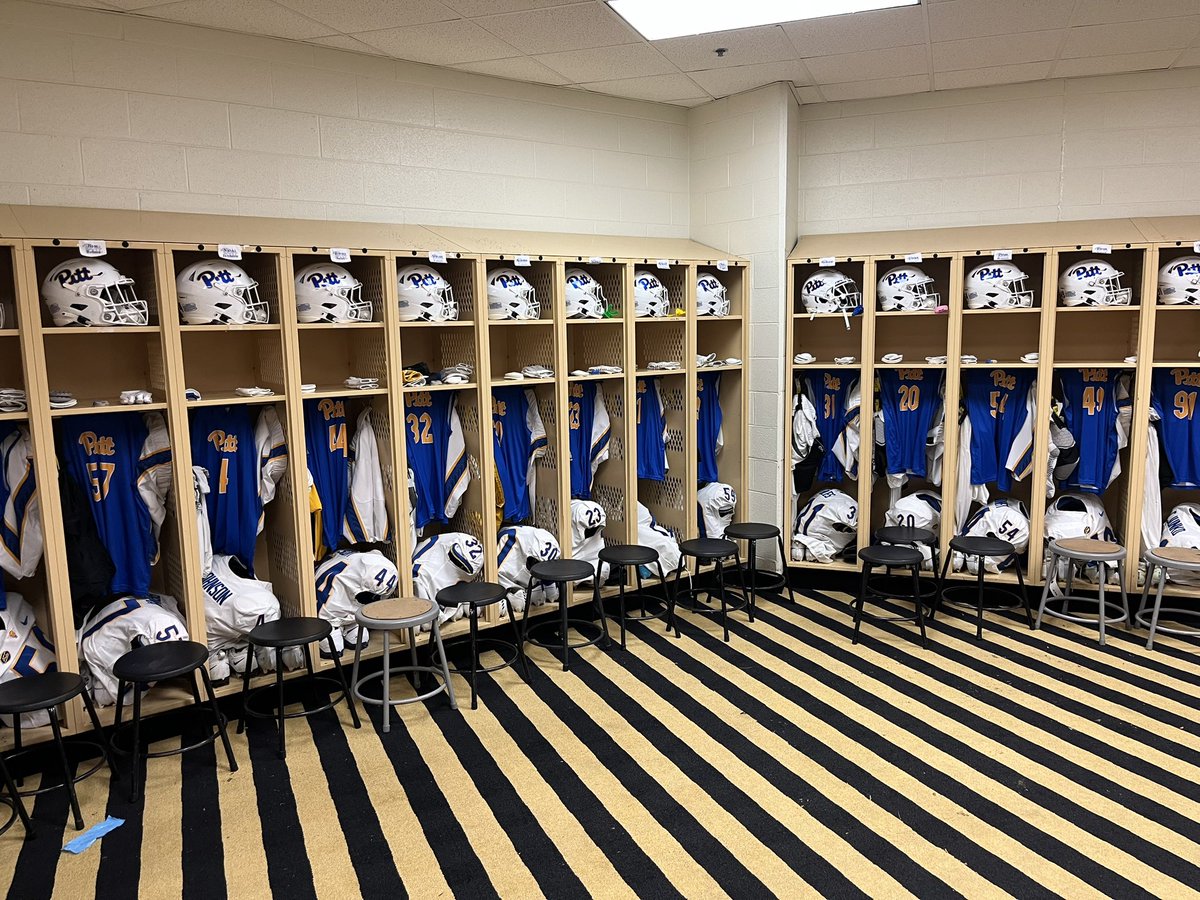 Fellas are done setting up in Winston Salem! Its icy in here 🥶❄️🧊