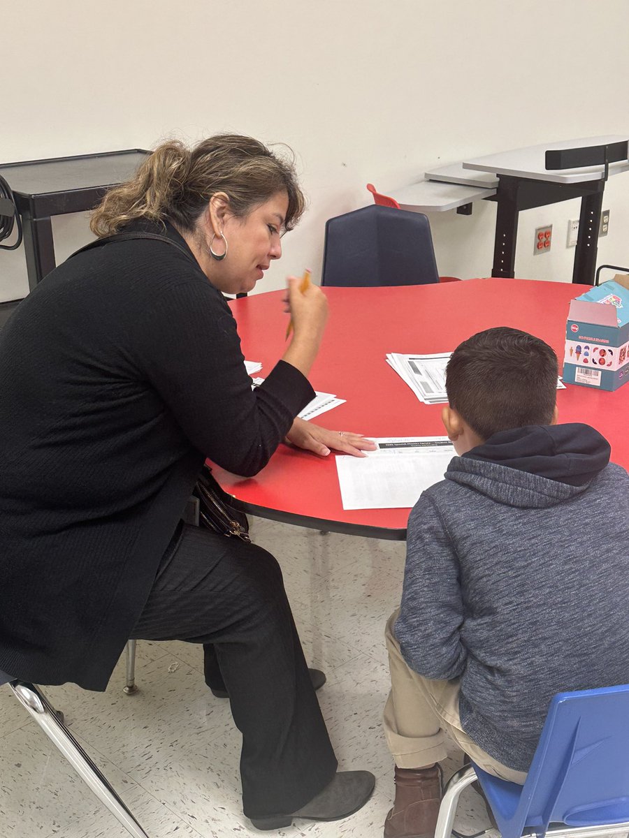 📚 Spent the day at Soto Elementary’s kinder classroom, and guess what I saw? Early Learning Specialist Fatima supporting a student in small groups. Early Learning helping grow strong readers. 📖🌱 @DrElenaSHill @MurilloDebbie1 @Mo1Ramirez @AaronDaffern @ICanReadDallas