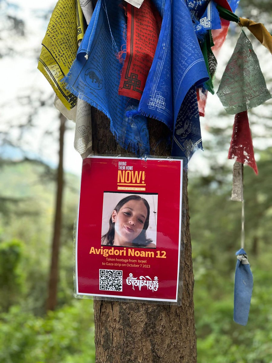 orilivny17's tweet image. meanwhile in dharamsala, home of the dalai lama