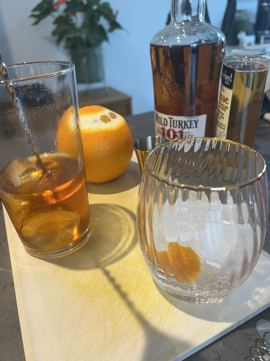 BMA_James_Steen's tweet photo. Pre-match build up going well…
Expecting to get drubbed in our own backyard, so might as well sink a few of these beauties 🥃👌🏼
Then some decent rugby to watch!
🔵 v 🔴
🇿🇦 v 🏴
#UpTheChels #OldFashioneds #Bourbon #CHEARS #RSAvsENG https://t.co/3NNub7cQH4