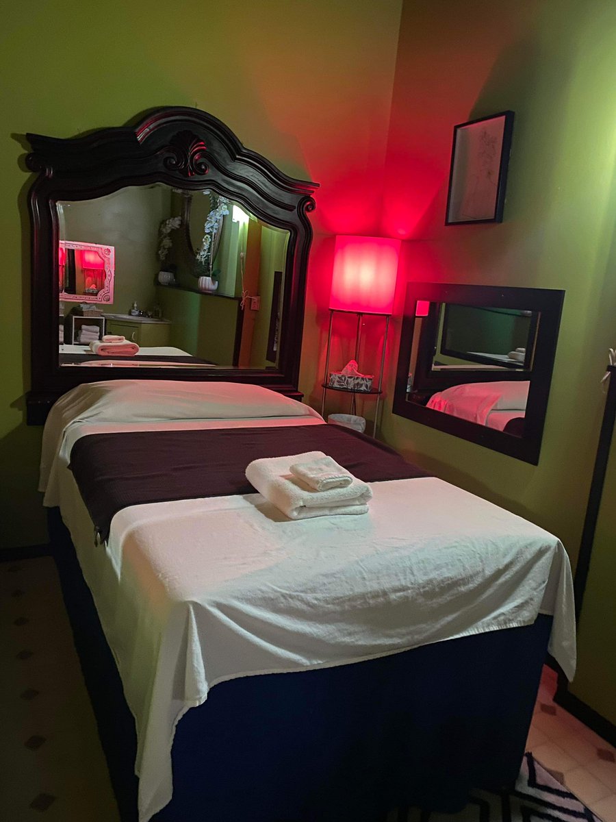 NewClassic4289's tweet photo. Do you know New classic comfort has renovated the shop 99.9% of people love our New Classic Comfort. We’re open 10am to 10pm 403-942-3264 to make appointments or walk in welcome 😘😘🥵🥵🥵🥵🥵😛😛😛 @caf_rt @cafreviews_com https://t.co/ahvMjtdHzJ