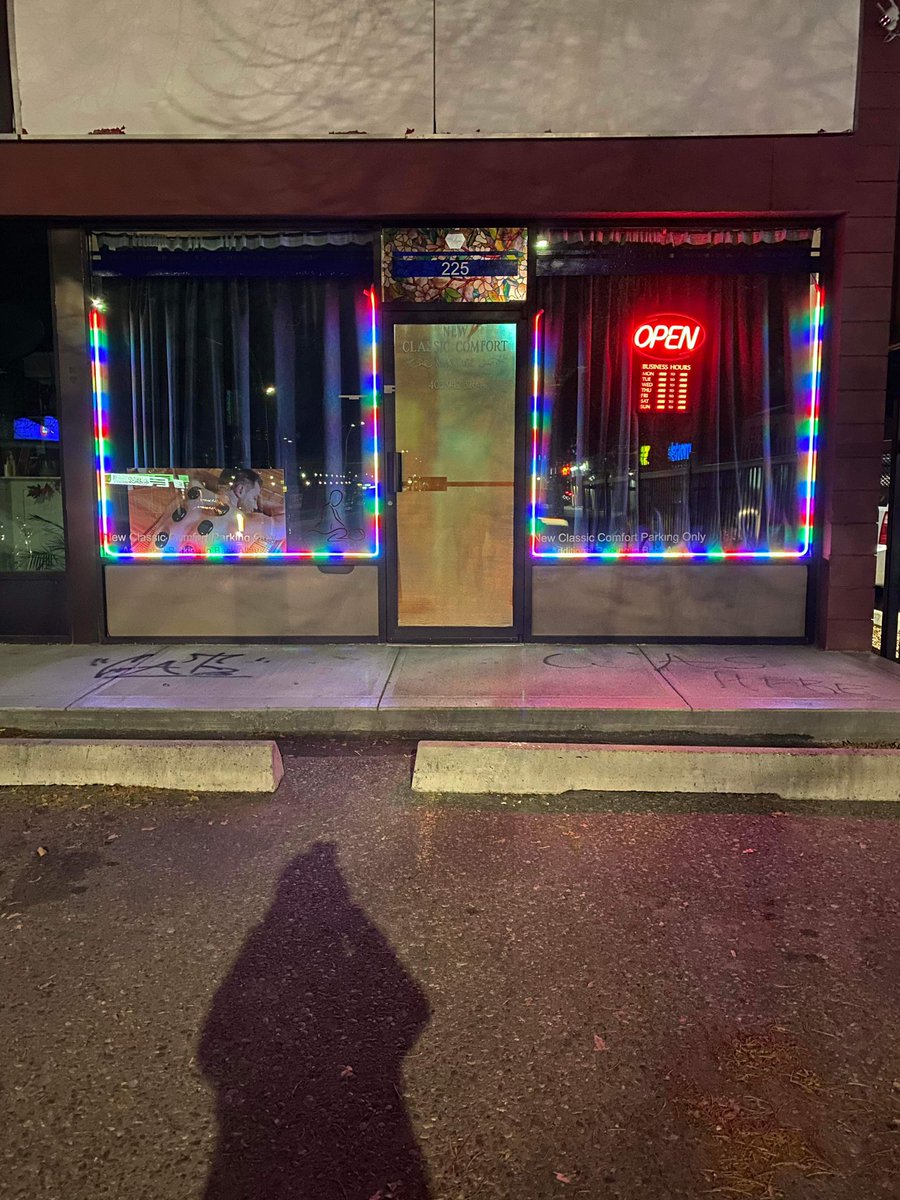 NewClassic4289's tweet photo. Do you know New classic comfort has renovated the shop 99.9% of people love our New Classic Comfort. We’re open 10am to 10pm 403-942-3264 to make appointments or walk in welcome 😘😘🥵🥵🥵🥵🥵😛😛😛 @caf_rt @cafreviews_com https://t.co/ahvMjtdHzJ